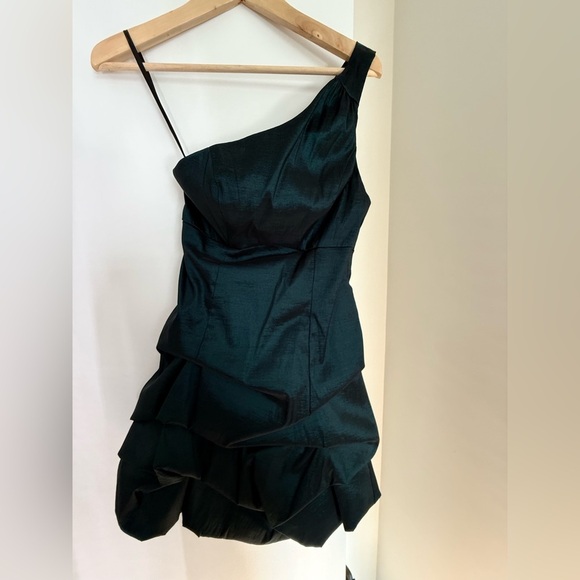 LE CHATEAU - NWT - Elegant One-Shoulder Teal Emerald Dress - Picture 4 of 13